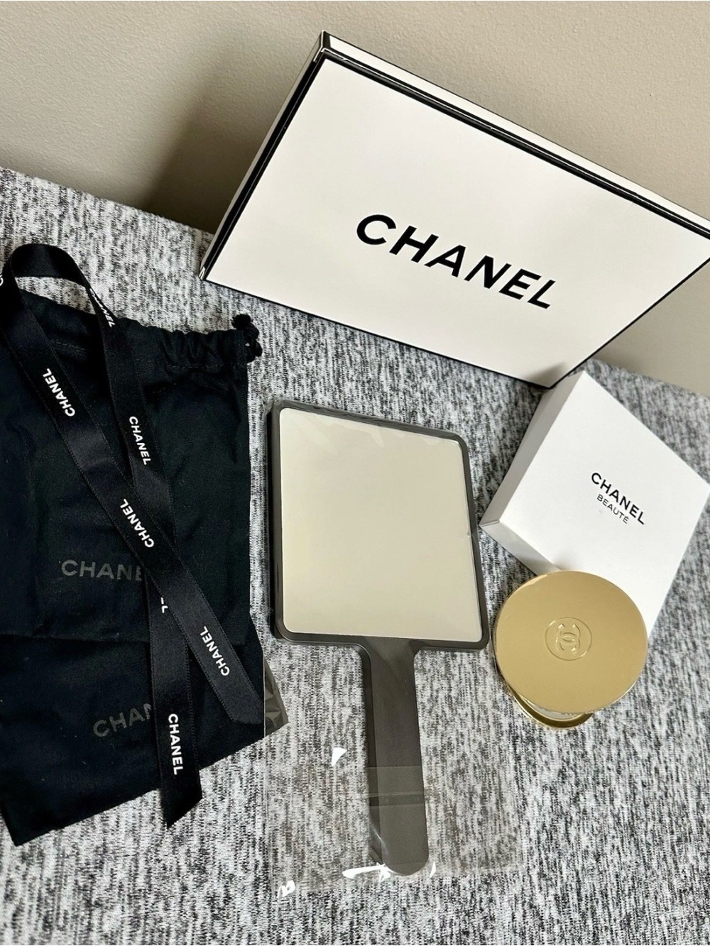 CHANEL BEAUTE Bundle.. - Picture 4 of 12